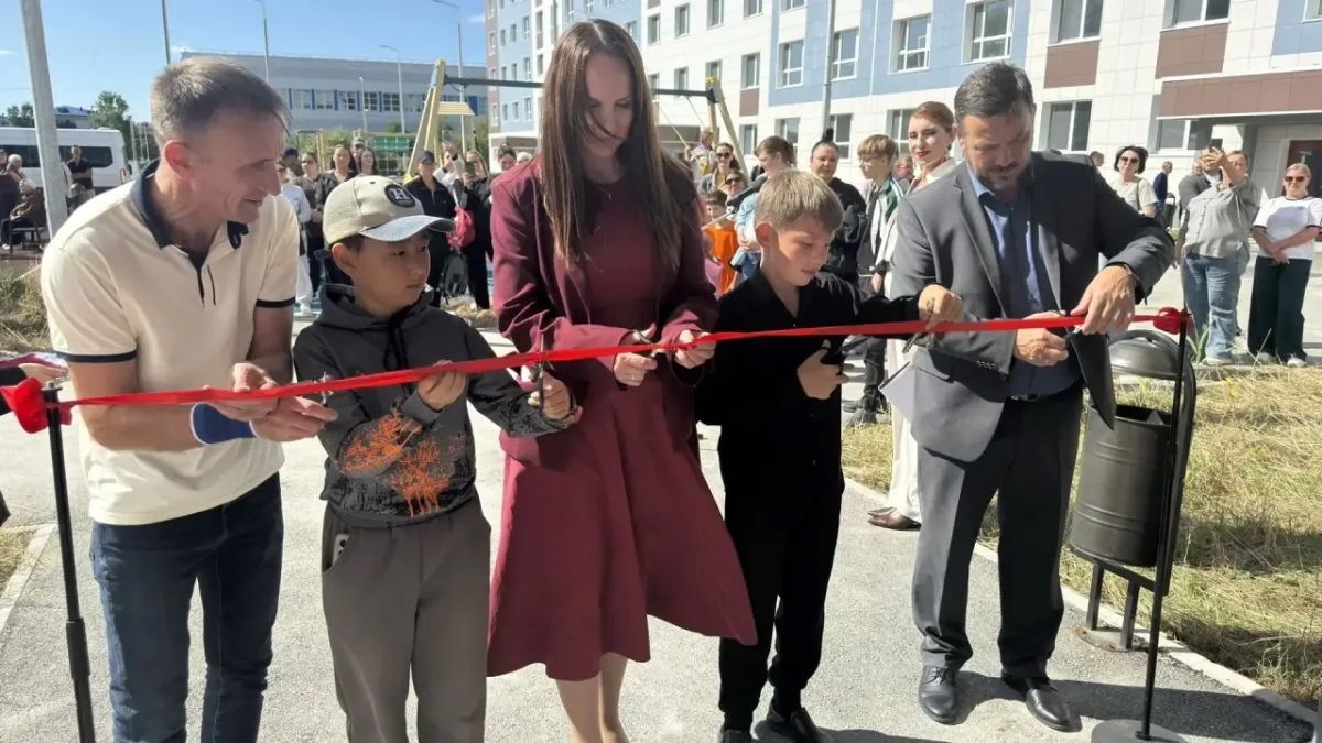 Новоселье в Невельске: более 100 семей получили ключи от новых квартир! Новоселье в Невельске: более 100 семей получили ключи от новых квартир!