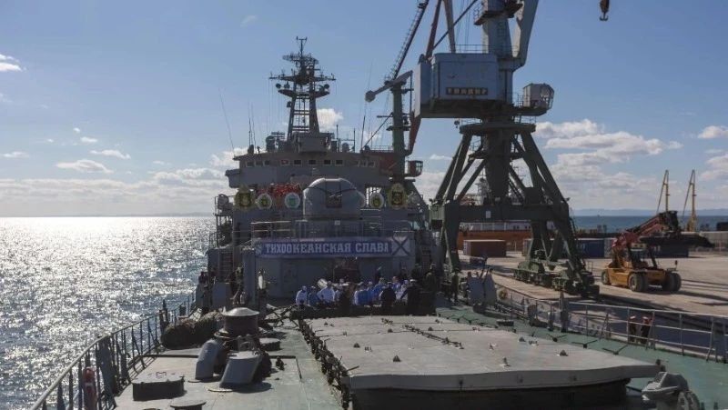 Боевые корабли ТОФ пришли в Корсаков: экскурсии, выставки и концерты