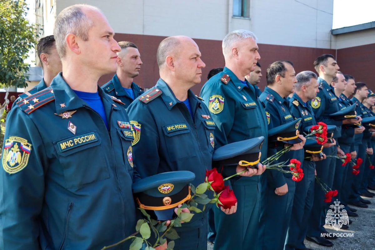 В единстве веры и подвига: под защитой Богородицы на Сахалине открыли мемориал, посвященный памяти сотрудников пожарной охраны России, погибших при исполнении служебного долга В единстве веры и подвига: под защитой Богородицы на Сахалине открыли мемориал, посвященный памяти сотрудников пожарной охраны России, погибших при исполнении служебного долга