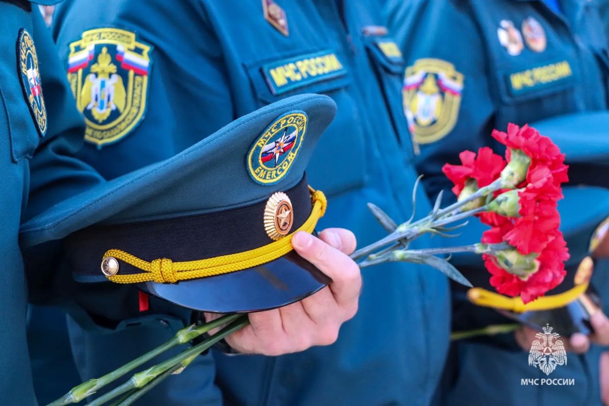 В единстве веры и подвига: под защитой Богородицы на Сахалине открыли мемориал, посвященный памяти сотрудников пожарной охраны России, погибших при исполнении служебного долга В единстве веры и подвига: под защитой Богородицы на Сахалине открыли мемориал, посвященный памяти сотрудников пожарной охраны России, погибших при исполнении служебного долга