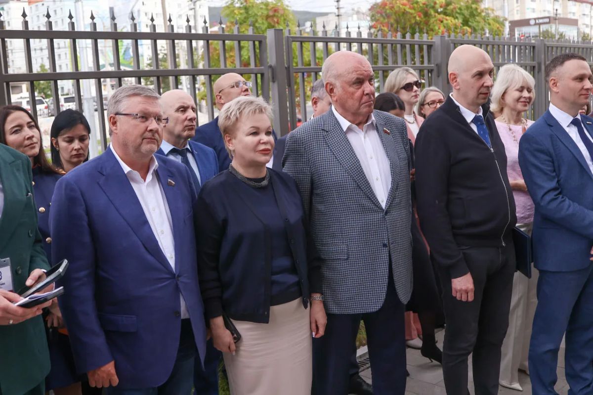 Утром провели рабочую встречу с сенатором от Сахалинской области, председателем Комитета Совета Федерации по международным делам Григорием Борисовичем Карасиным Утром провели рабочую встречу с сенатором от Сахалинской области, председателем Комитета Совета Федерации по международным делам Григорием Борисовичем Карасиным