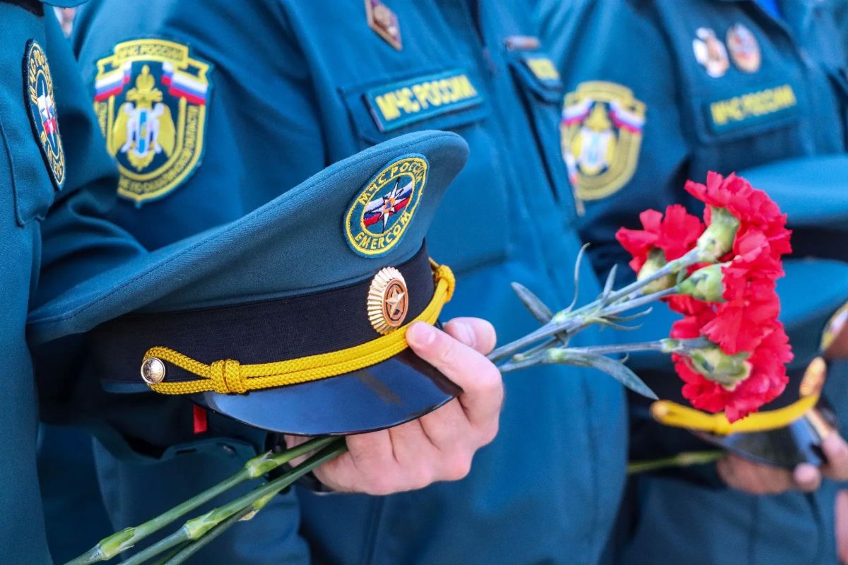 На Сахалине открыли мемориал погибшим сотрудникам пожарной охраны На Сахалине открыли мемориал погибшим сотрудникам пожарной охраны