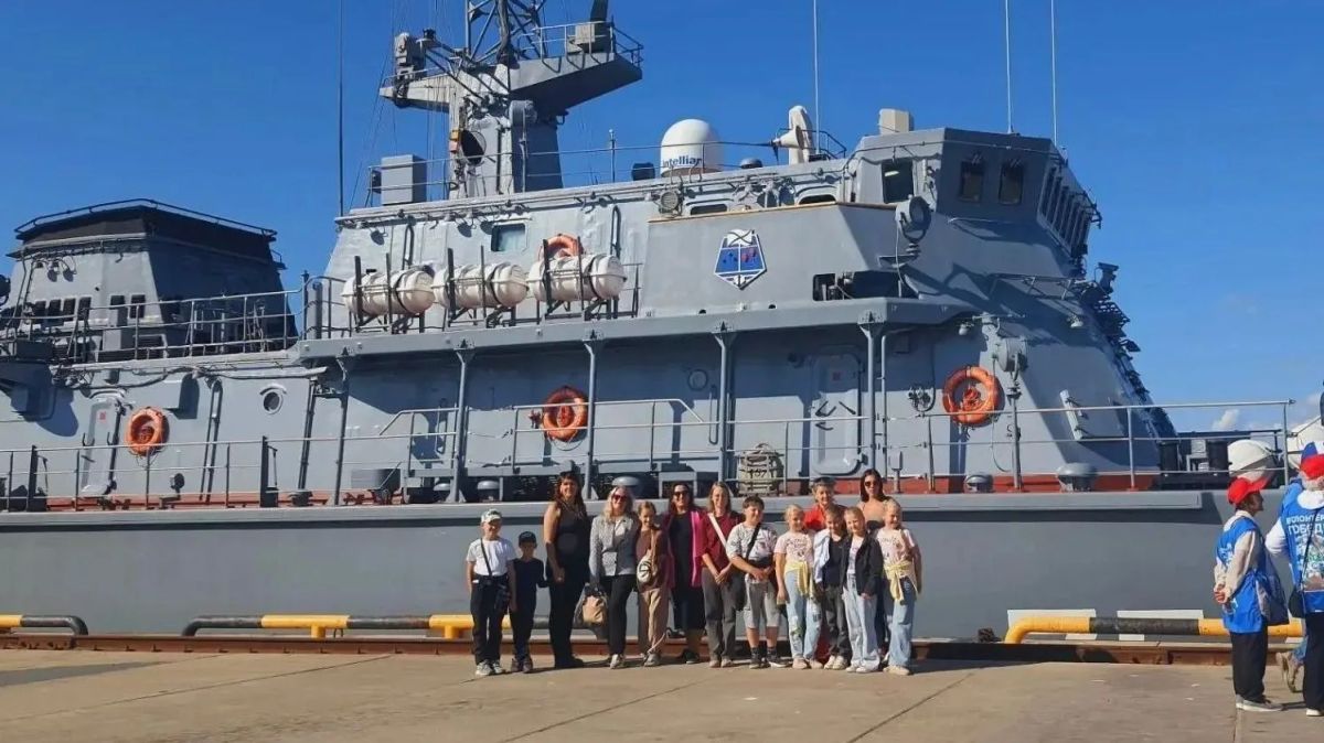 Специалисты Корсаковской городской детской библиотеки и волонтёры провели урок мужества на борту морского тральщика «Анатолий Шлемов» проекта 266М в рамках акции «Тихоокеанская слава Специалисты Корсаковской городской детской библиотеки и волонтёры провели урок мужества на борту морского тральщика «Анатолий Шлемов» проекта 266М в рамках акции «Тихоокеанская слава