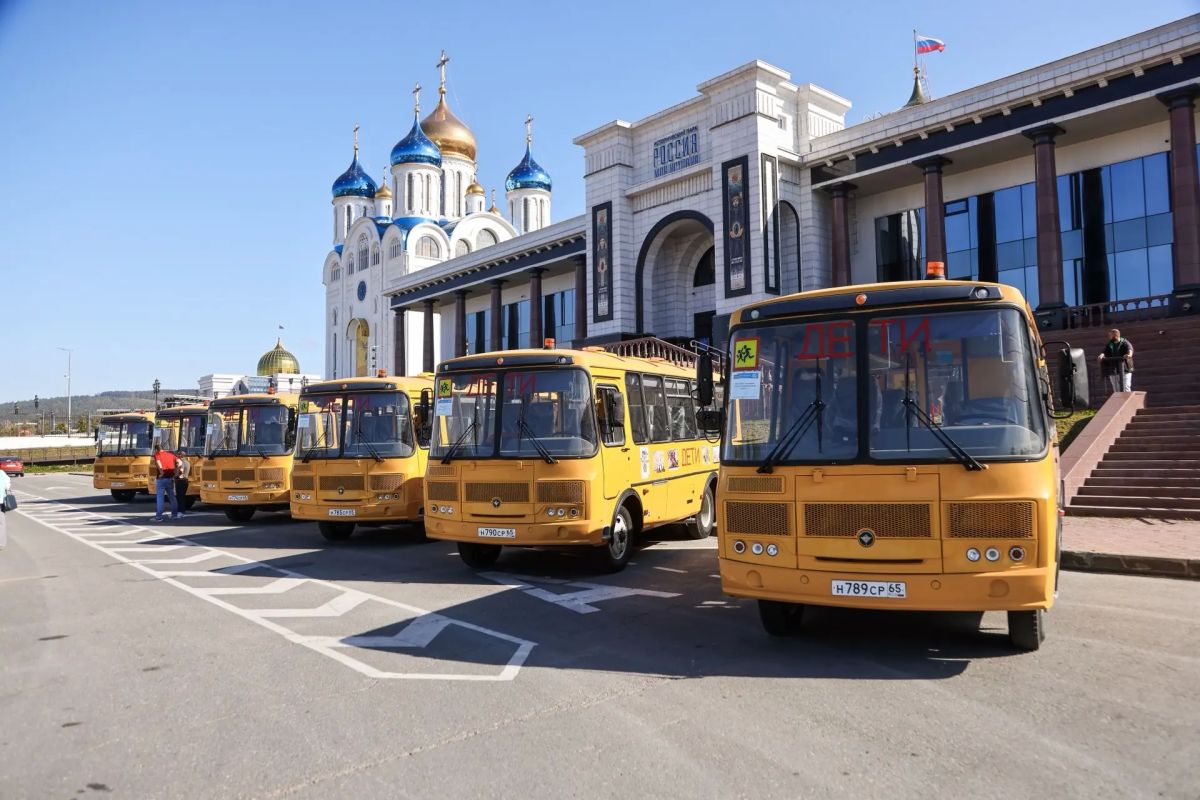 Одним из самых ярких событий уходящей недели стала передача ещё шести новых школьных автобусов для наших ребят Одним из самых ярких событий уходящей недели стала передача ещё шести новых школьных автобусов для наших ребят