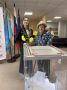 В Холмске на избирательных участках продолжается встреча поколений - впервые голосующих поздравляют с этим важным событием, а избирателей старшего поколения приветствуют теплыми улыбками и признанием