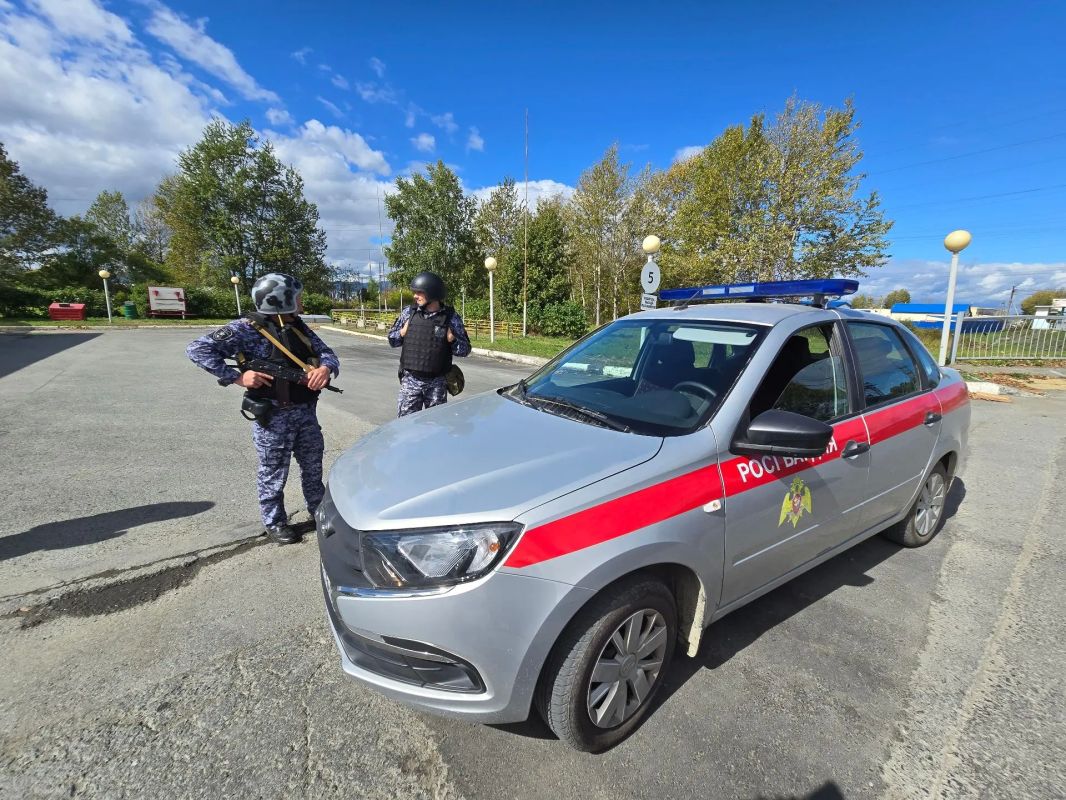 Сотрудники МЧС Сахалина приняли участие в межведомственном антитеррористическом учении Сотрудники МЧС Сахалина приняли участие в межведомственном антитеррористическом учении