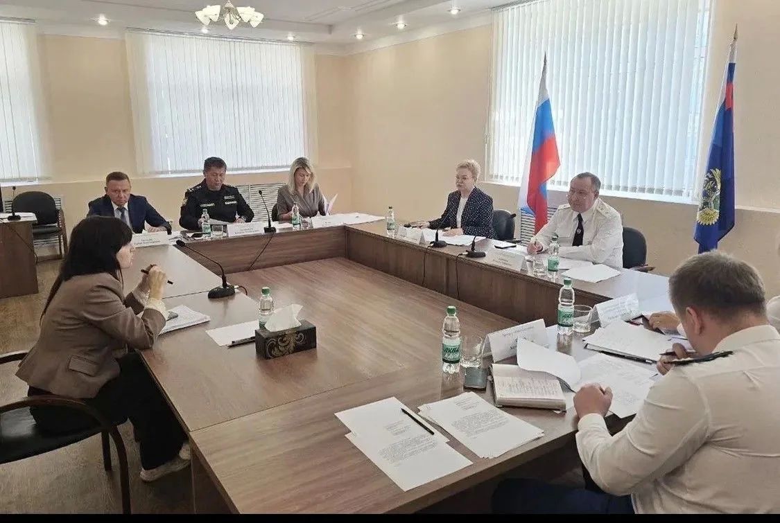Прокурор Сахалинской области Вячеслав Шайбеков и председатель Сахалинской областной Думы Елена Касьянова провели совместный прием граждан по вопросам соблюдения прав несовершеннолетних, детей-сирот и лиц из их числа, а также... Прокурор Сахалинской области Вячеслав Шайбеков и председатель Сахалинской областной Думы Елена Касьянова провели совместный прием граждан по вопросам соблюдения прав несовершеннолетних, детей-сирот и лиц из их числа, а также...