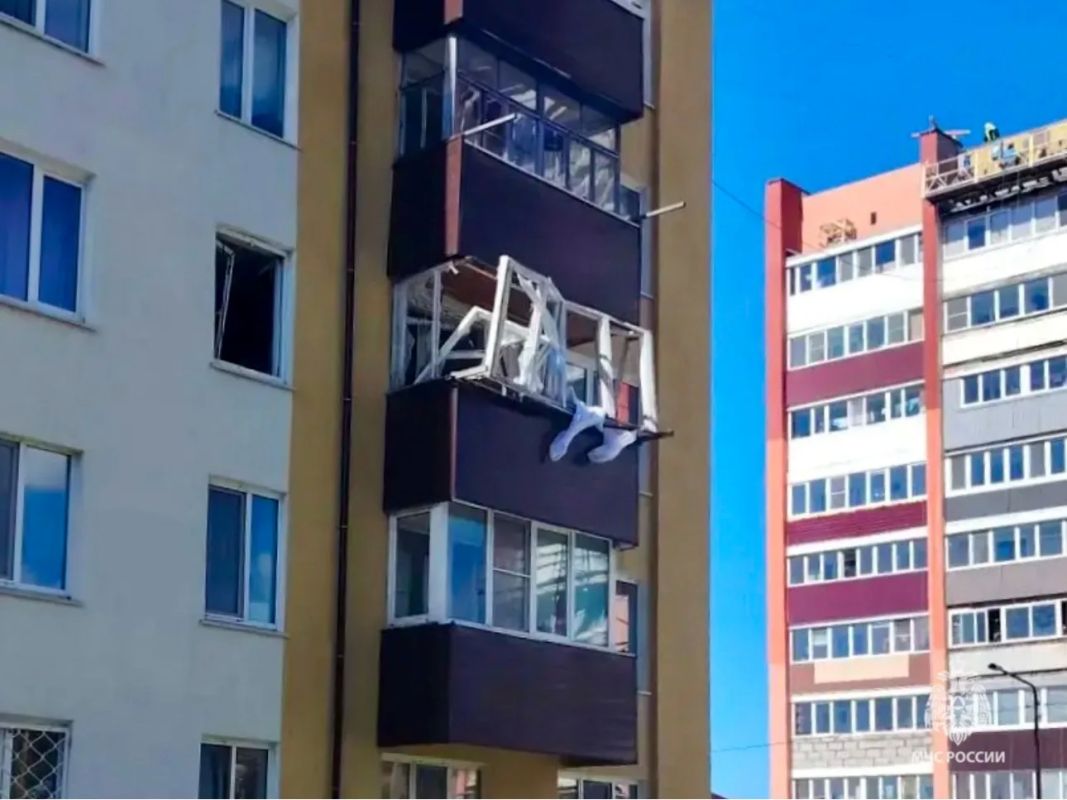 Взорвался газовый баллончик: в квартире пятиэтажки выбило окна Взорвался газовый баллончик: в квартире пятиэтажки выбило окна