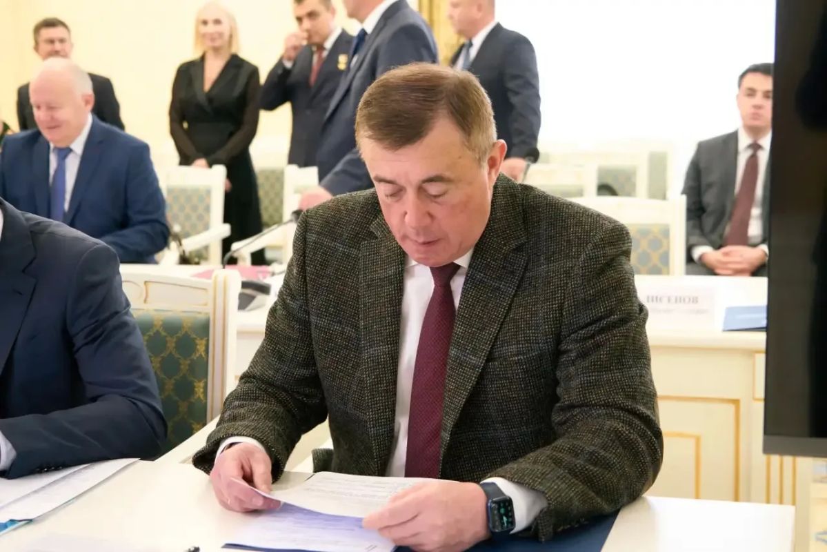 Валерий Лимаренко принял участие в заседании совета при полпреде Президента РФ в ДФО Валерий Лимаренко принял участие в заседании совета при полпреде Президента РФ в ДФО