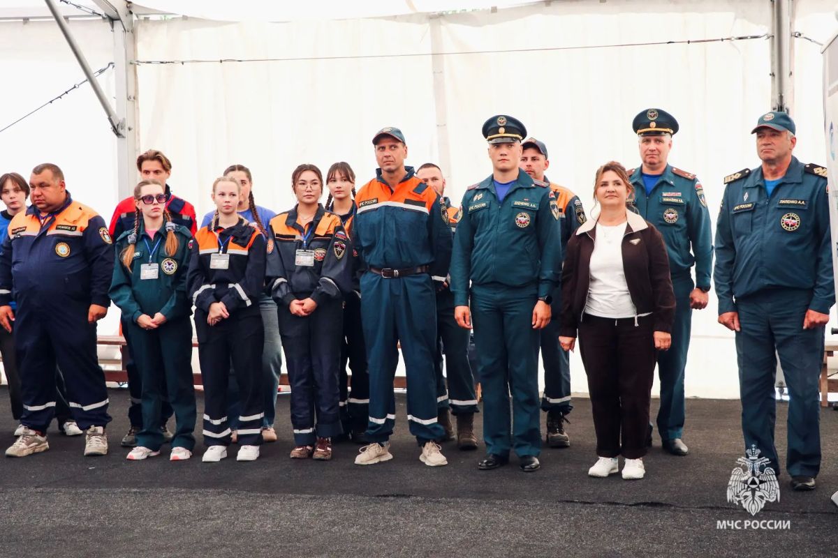 Юные спасатели Сахалина вышли на старт 20-х соревнований «Школа безопасности» Юные спасатели Сахалина вышли на старт 20-х соревнований «Школа безопасности»