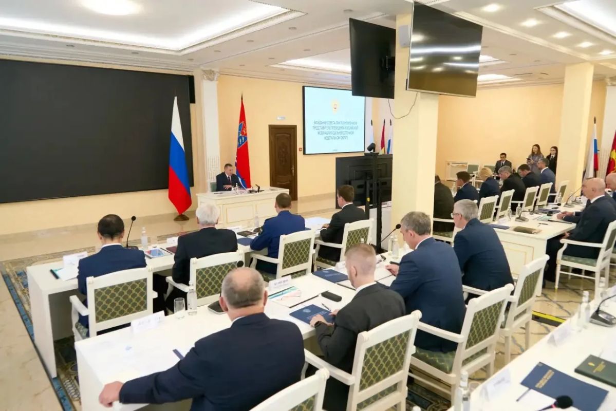 Валерий Лимаренко принял участие в заседании совета при полпреде Президента РФ в ДФО Валерий Лимаренко принял участие в заседании совета при полпреде Президента РФ в ДФО