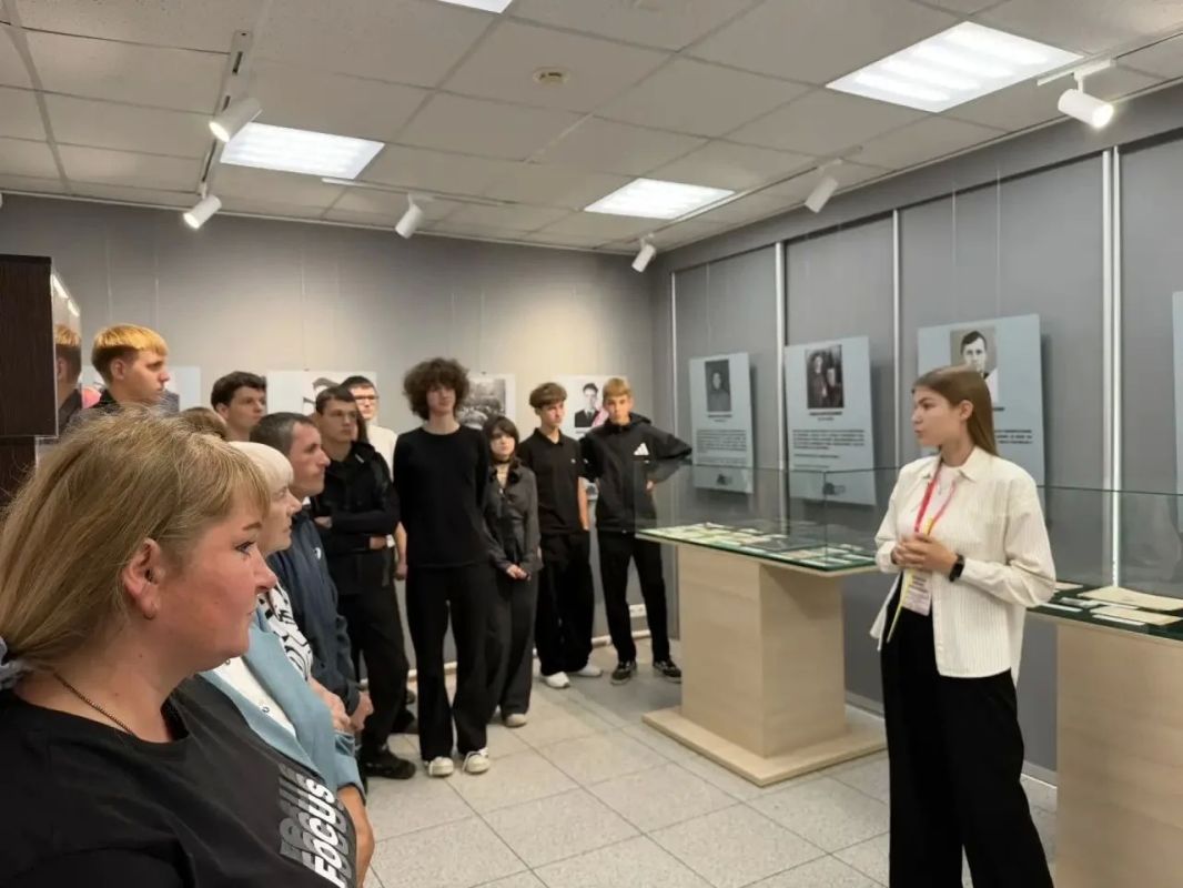 В Невельском историко-краеведческом музее открыли передвижную выставку «Шофёры Победы», подготовленную коллективом Музейно-мемориального комплекса «Победа» В Невельском историко-краеведческом музее открыли передвижную выставку «Шофёры Победы», подготовленную коллективом Музейно-мемориального комплекса «Победа»