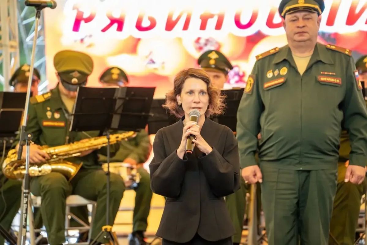 Южный - рябиновый край . Сегодня в парке прошло традиционное осеннее мероприятие, которое много лет объединяет старшее поколение, лиц с ограниченными возможностями здоровья и серебряных волонтёров Для них подготовили... Южный - рябиновый край . Сегодня в парке прошло традиционное осеннее мероприятие, которое много лет объединяет старшее поколение, лиц с ограниченными возможностями здоровья и серебряных волонтёров Для них подготовили...