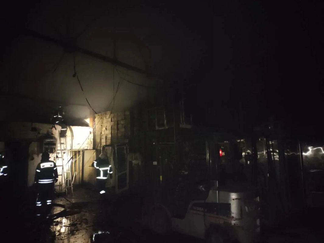 Пожар на площади 200 «квадратов» ликвидировали поронайские пожарные Пожар на площади 200 «квадратов» ликвидировали поронайские пожарные