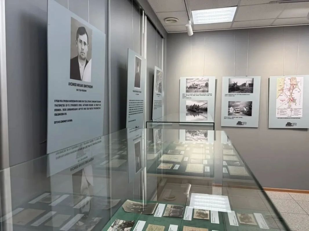 В Невельском историко-краеведческом музее открыли передвижную выставку «Шофёры Победы», подготовленную коллективом Музейно-мемориального комплекса «Победа» В Невельском историко-краеведческом музее открыли передвижную выставку «Шофёры Победы», подготовленную коллективом Музейно-мемориального комплекса «Победа»