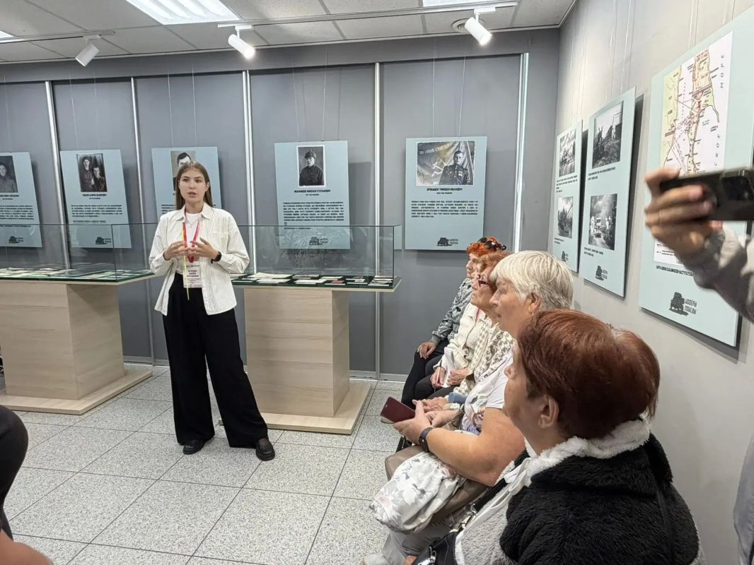 В Невельском историко-краеведческом музее открыли передвижную выставку «Шофёры Победы», подготовленную коллективом Музейно-мемориального комплекса «Победа» В Невельском историко-краеведческом музее открыли передвижную выставку «Шофёры Победы», подготовленную коллективом Музейно-мемориального комплекса «Победа»