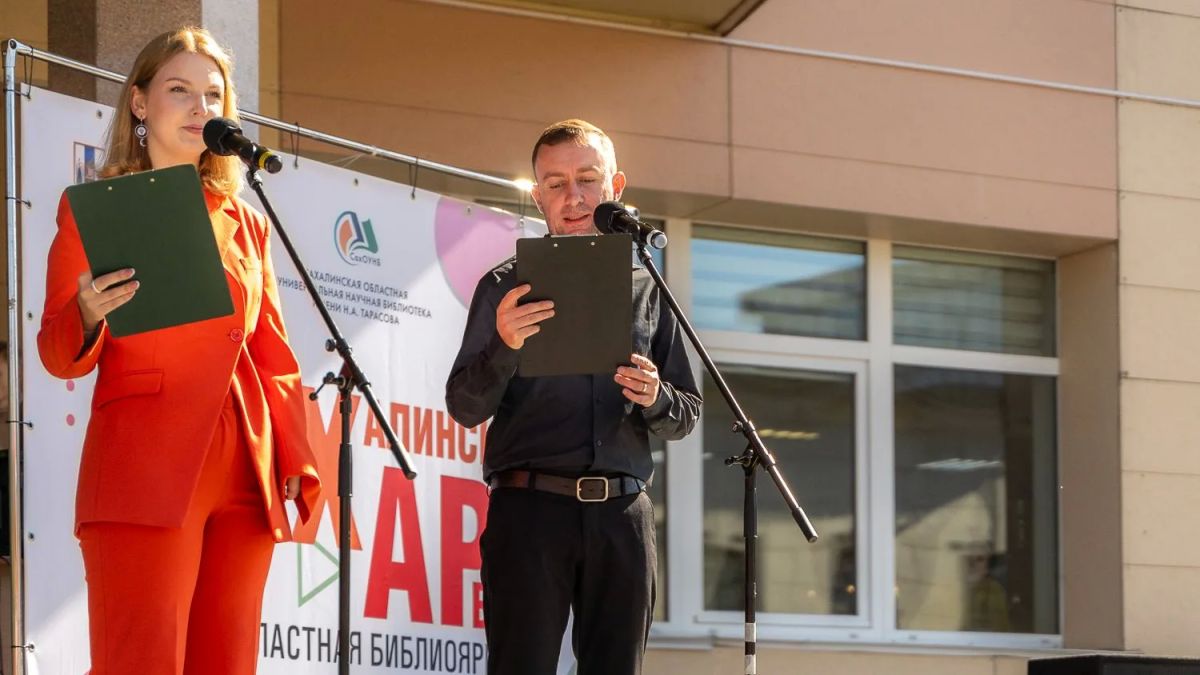 В шестнадцатый раз сквер им. А.П. Чехова и территория СахОУНБ им. Н.А. Тарасова превратились в главное книжное пространство островной осени В шестнадцатый раз сквер им. А.П. Чехова и территория СахОУНБ им. Н.А. Тарасова превратились в главное книжное пространство островной осени