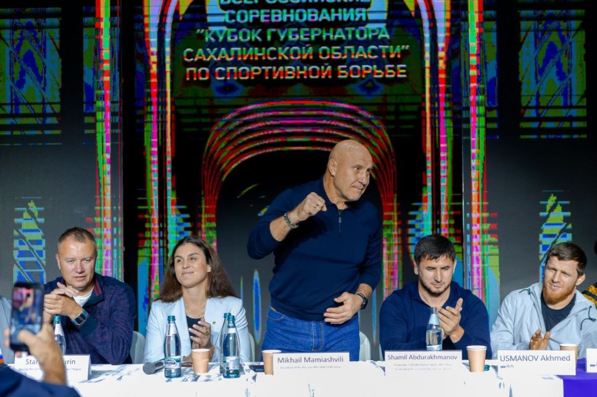 Именитые борцы провели мастер-класс для сахалинских спортсменов Именитые борцы провели мастер-класс для сахалинских спортсменов