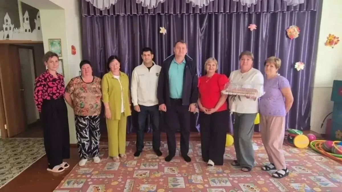 День воспитателя на Сахалине: как прошли поздравления в детских садах региона День воспитателя на Сахалине: как прошли поздравления в детских садах региона