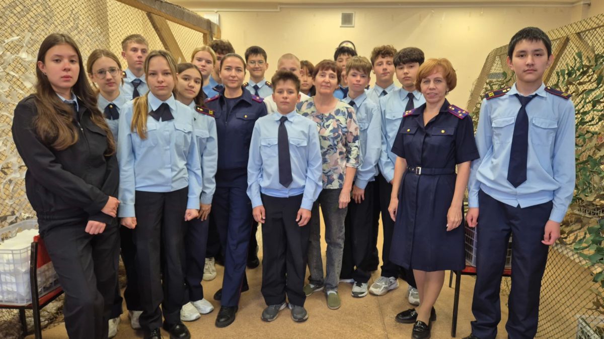 В рамках акции «Спасибо, что #МЫВМЕСТЕ» сотрудники следственного управления СК России по Сахалинской области и кадеты приняли участие в изготовлении маскировочных сетей В рамках акции «Спасибо, что #МЫВМЕСТЕ» сотрудники следственного управления СК России по Сахалинской области и кадеты приняли участие в изготовлении маскировочных сетей