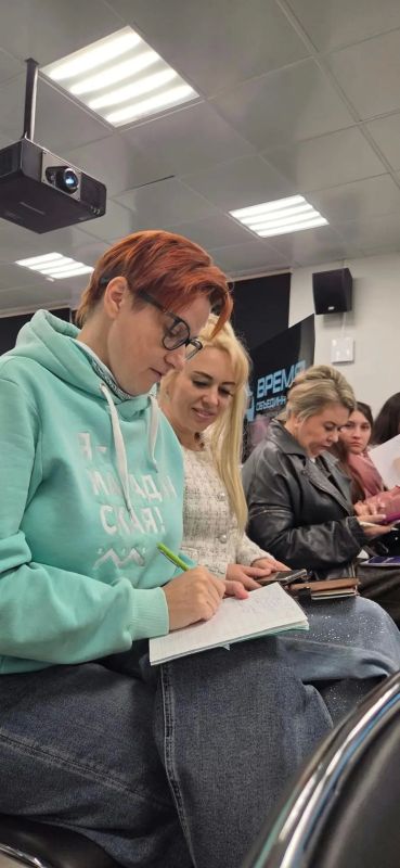 Островная кинокомиссия перенимает опыт у экспертов Фонда кино и топ-продюсеров в Хабаровске Островная кинокомиссия перенимает опыт у экспертов Фонда кино и топ-продюсеров в Хабаровске