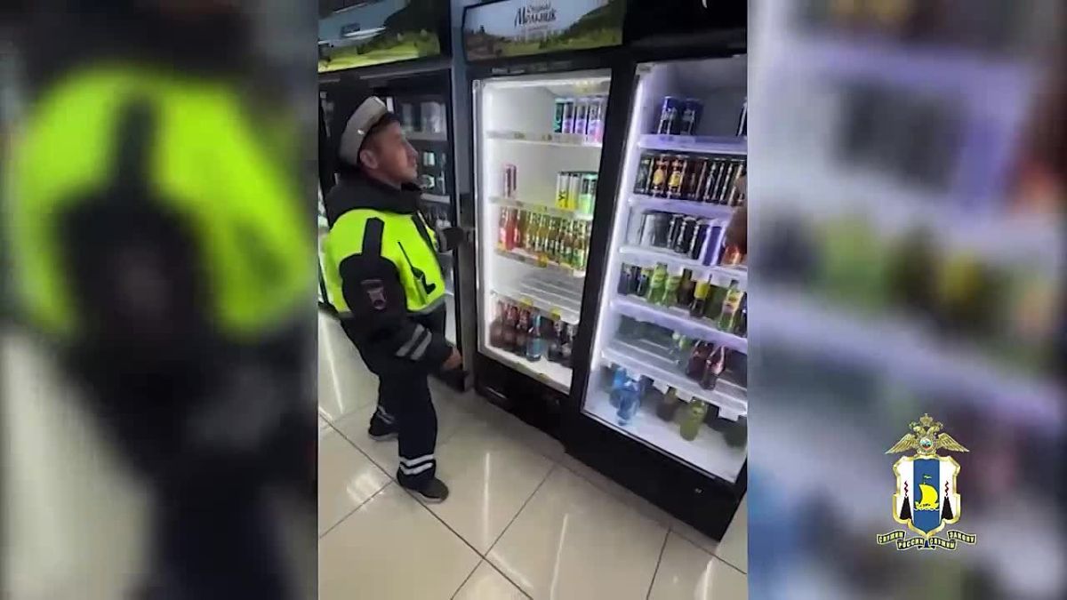 Лжеполицейский докапывался до людей в торговом центре Корсакова — теперь его делом займутся реальные правоохранители