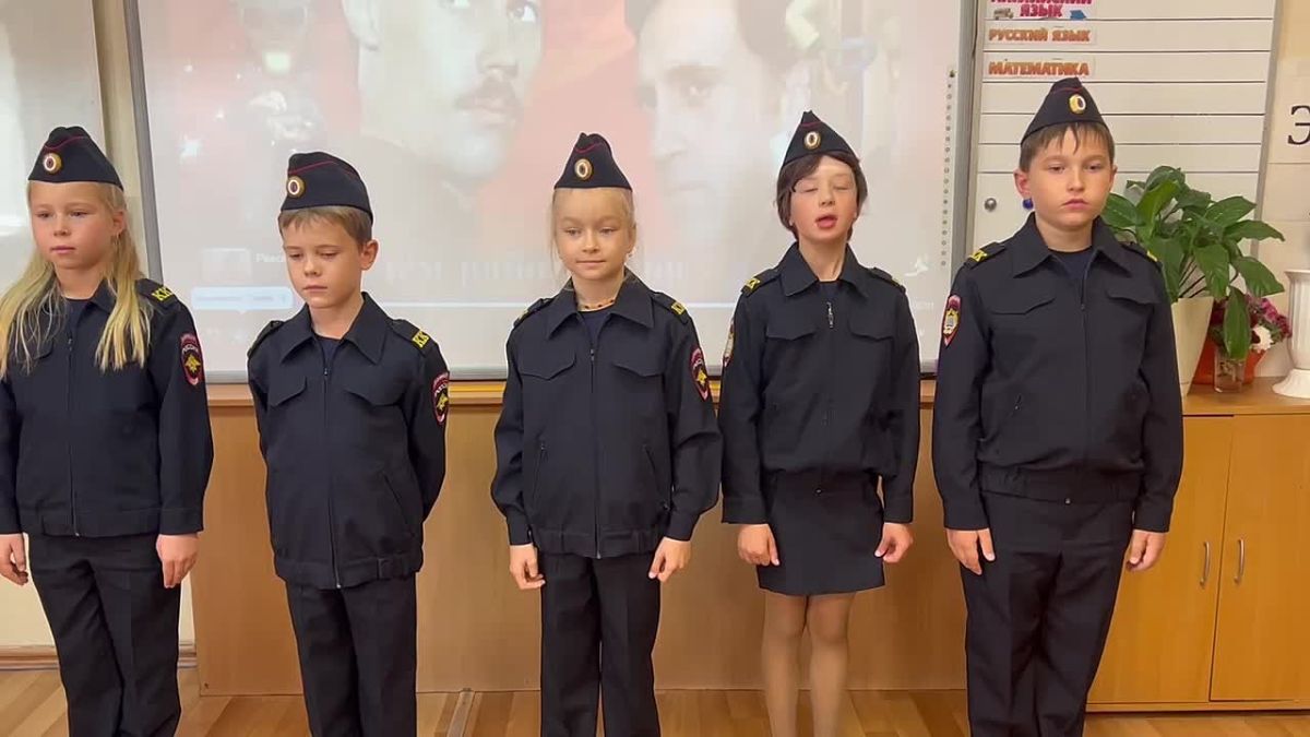 Юные кадеты 2 «П» полицейского класса школы номер 8 города Южно-Сахалинска присоединяются к поздравлениям с 108-летием уголовного розыска!