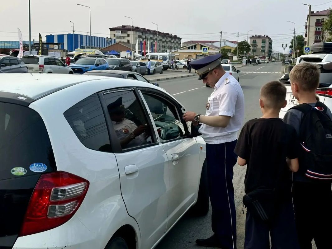 В Невельске иностранный гражданин предъявил полицейскому поддельное водительское удостоверение