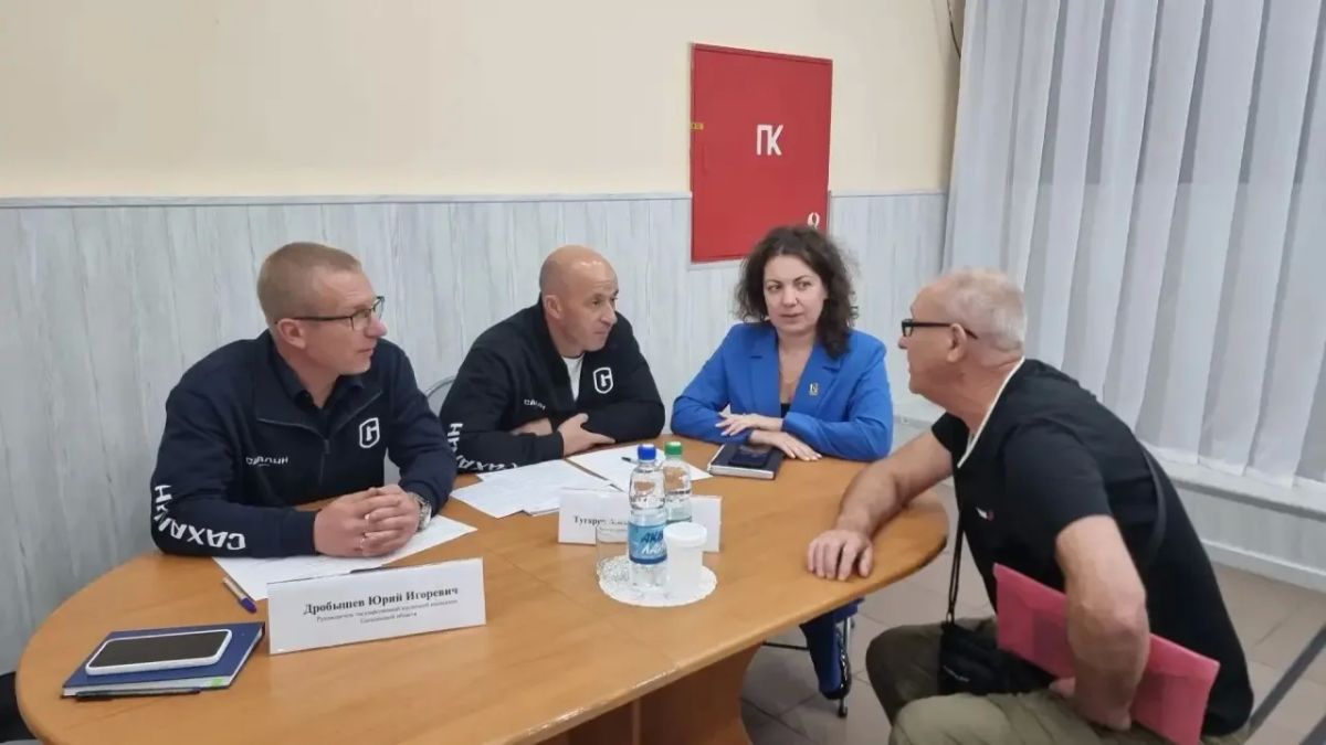 Юрий Дробышев провёл личный приём граждан в Ногликах