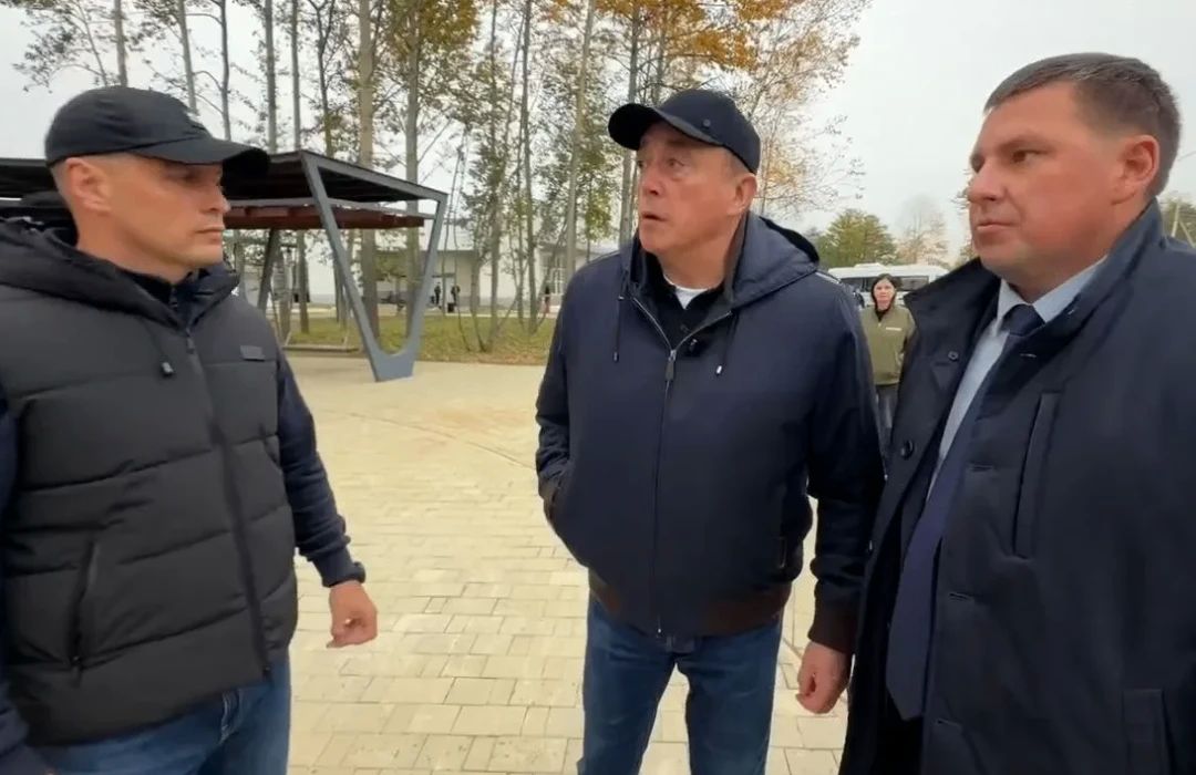 В Ногликах завершили второй этап благоустройства привокзальной площади В Ногликах завершили второй этап благоустройства привокзальной площади