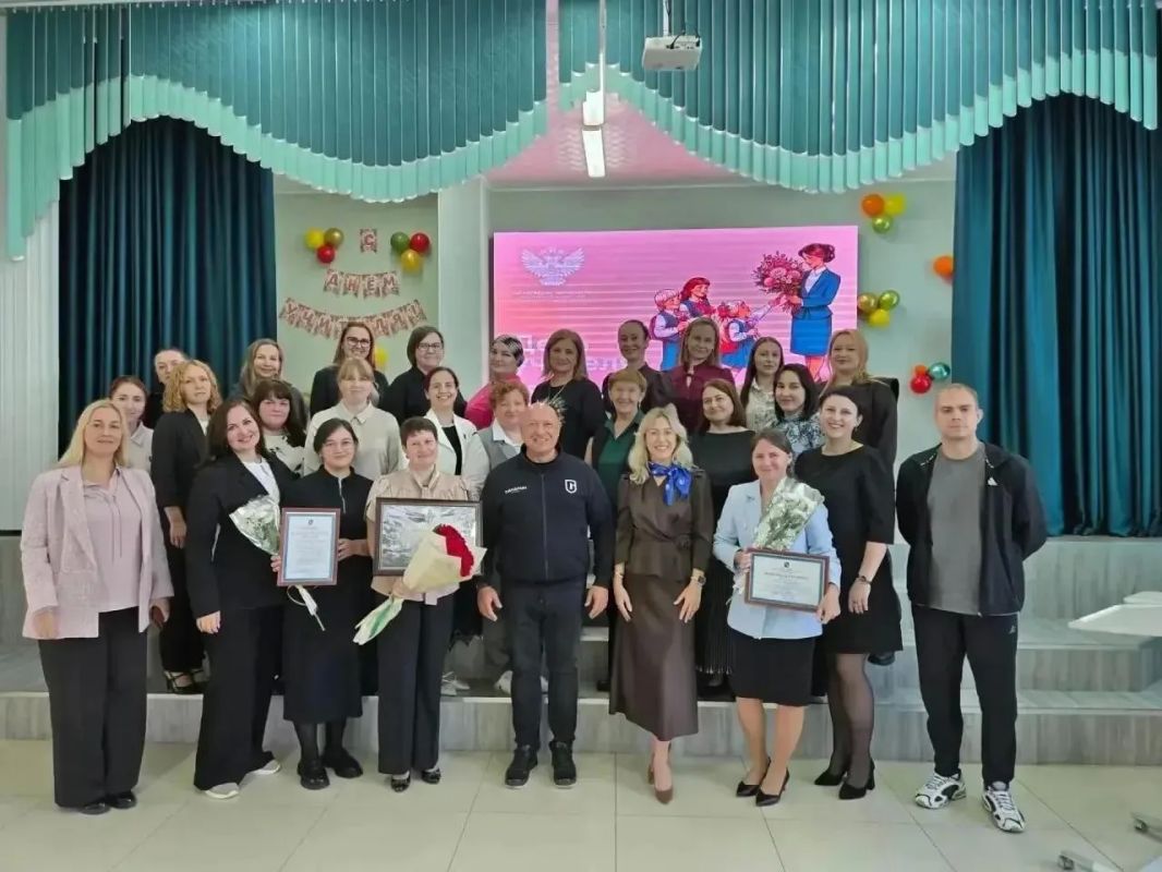 День учителя на Сахалине: слова благодарности и заслуженные награды День учителя на Сахалине: слова благодарности и заслуженные награды