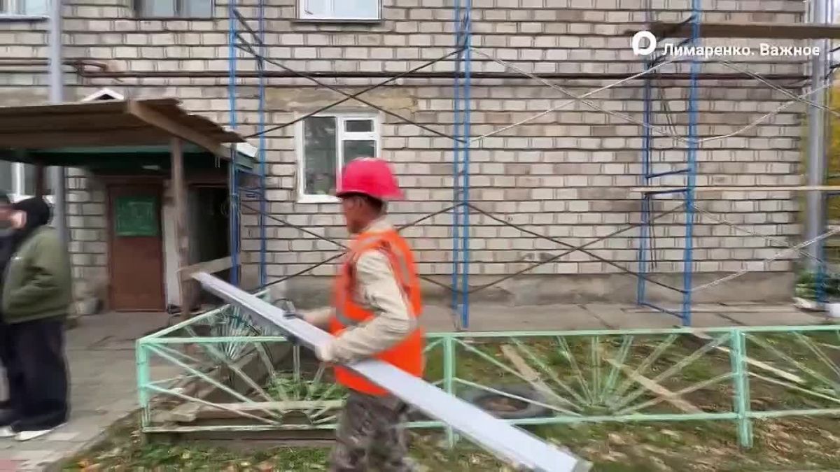 Валерий Лимаренко: Посмотрел, как идет ремонт крыши на Первомайской, 17. Работы выполнены уже на 95 процентов