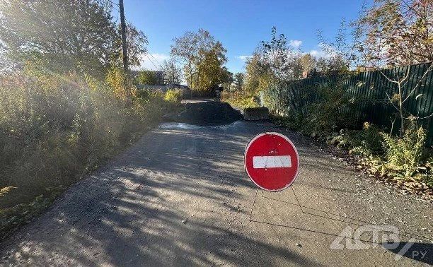 В Южно-Сахалинске не могут победить неизвестного, самовольно перекрывающего дорогу
