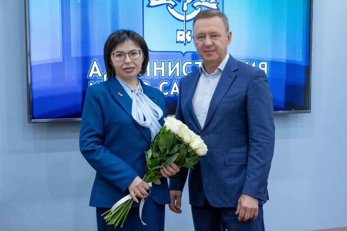 Сергей Надсадин: Сегодня юбилей отмечает директор нашего департамента образования Светлана Анатольевна Мирова – человек, для которого забота о детях стала делом жизни