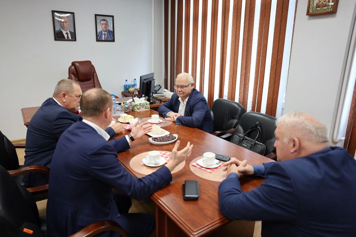 Депутат Госдумы Евгений Казаков посетил Сахалинскую областную Думу с первым рабочим визитом Депутат Госдумы Евгений Казаков посетил Сахалинскую областную Думу с первым рабочим визитом