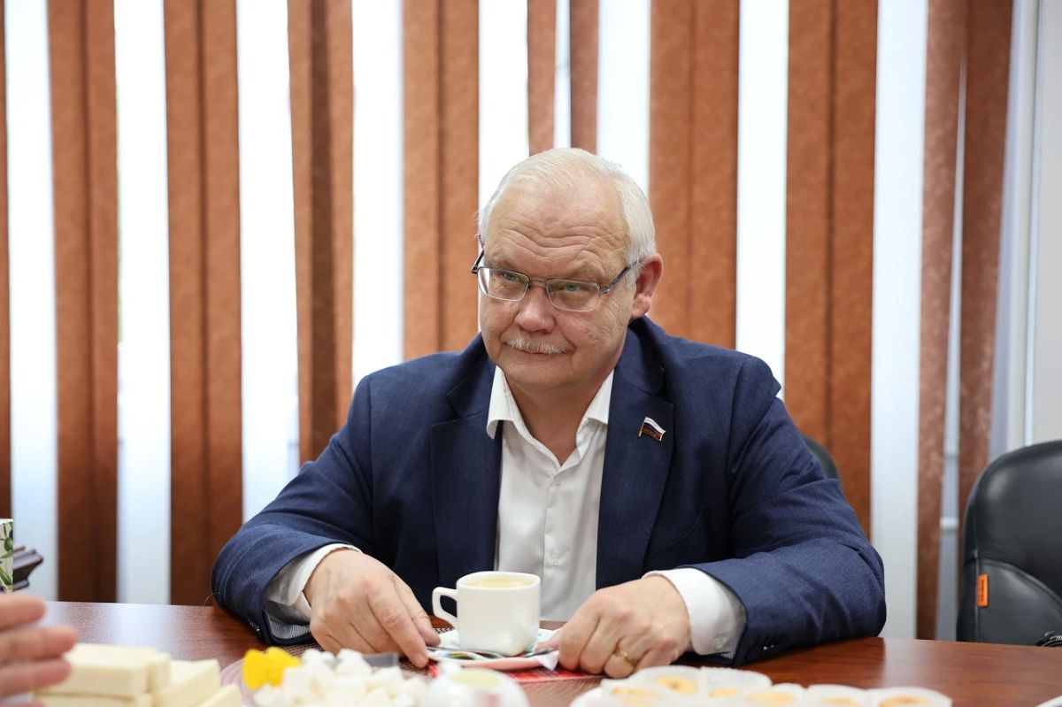 Депутат Госдумы Евгений Казаков посетил Сахалинскую областную Думу с первым рабочим визитом
