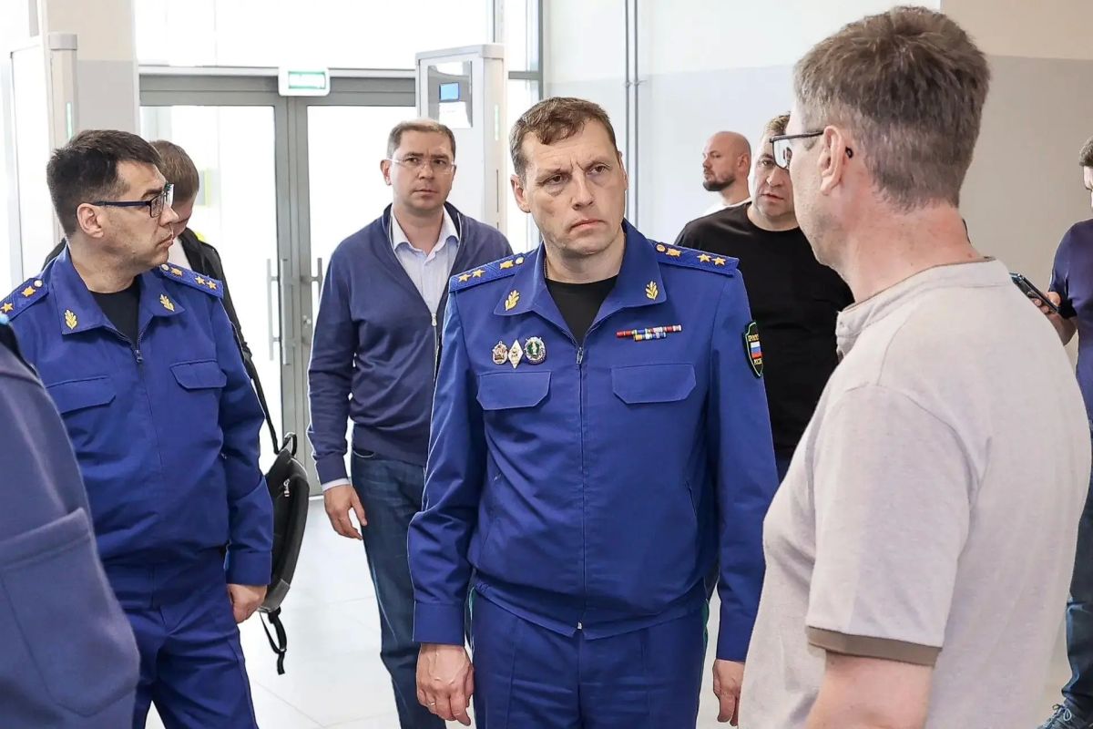 Заместитель Генерального прокурора Российской Федерации Виктор Мельник посетил острова Курильской гряды – Кунашир и Шикотан Заместитель Генерального прокурора Российской Федерации Виктор Мельник посетил острова Курильской гряды – Кунашир и Шикотан