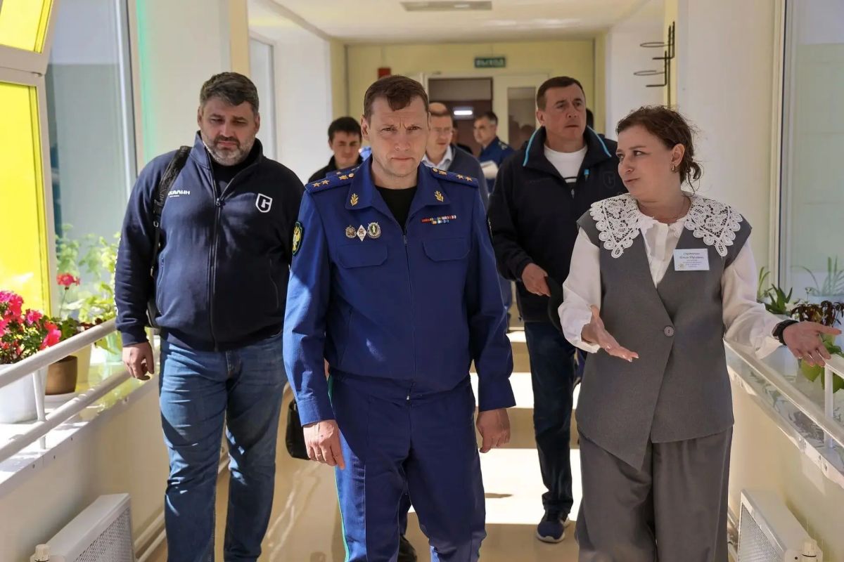 Заместитель Генерального прокурора Российской Федерации Виктор Мельник посетил острова Курильской гряды – Кунашир и Шикотан Заместитель Генерального прокурора Российской Федерации Виктор Мельник посетил острова Курильской гряды – Кунашир и Шикотан