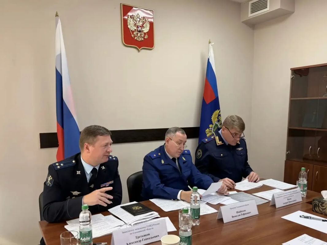 Руководители правоохранительных ведомств Сахалинской области провели прием жителей Невельска Руководители правоохранительных ведомств Сахалинской области провели прием жителей Невельска