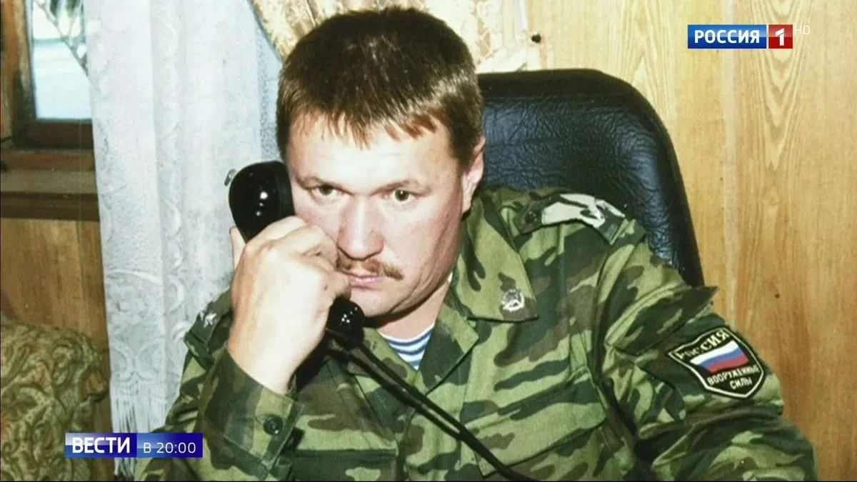 Член Общественного совета при УМВД России по Сахалинской области провел урок мужества в школе имени генерала Валерия Асапова Член Общественного совета при УМВД России по Сахалинской области провел урок мужества в школе имени генерала Валерия Асапова