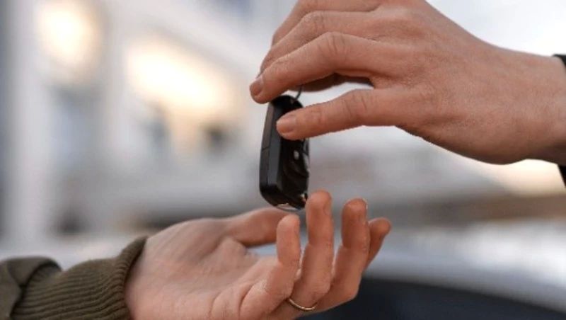 В Макаровском районе суды двух инстанций отказали сахалинцу, который пытался вернуть автомобиль Toyota Land Cruiser, проданный ремонтировавшим его автослесарем
