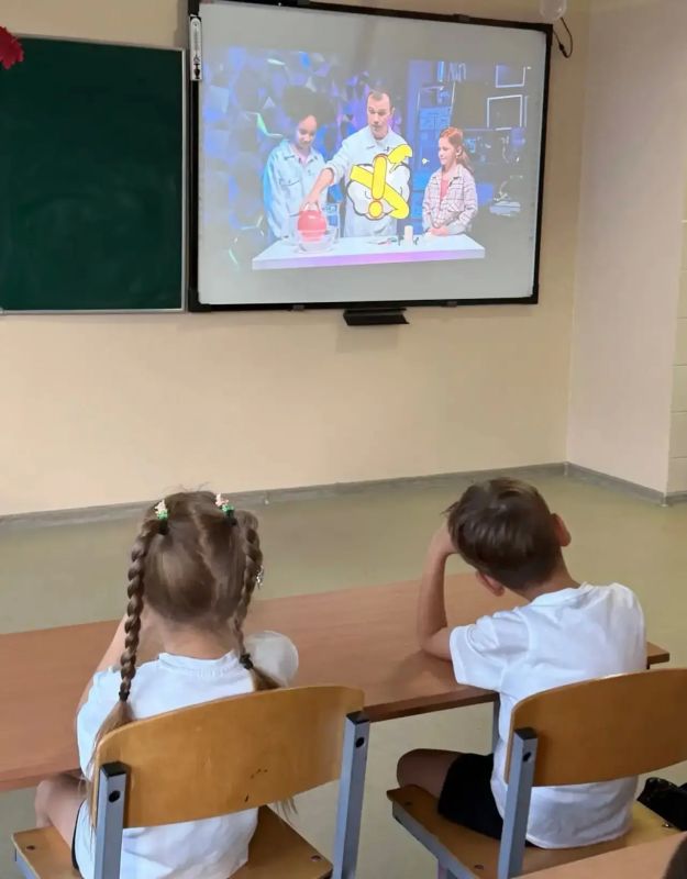Уроки чистого воздуха. Для учащихся 1Д класса прошло увлекательное занятие в рамках программы внеурочной деятельности «Орлята России» (трек «Орленок-эколог») по теме «Уроки чистого воздуха» Уроки чистого воздуха. Для учащихся 1Д класса прошло увлекательное занятие в рамках программы внеурочной деятельности «Орлята России» (трек «Орленок-эколог») по теме «Уроки чистого воздуха»