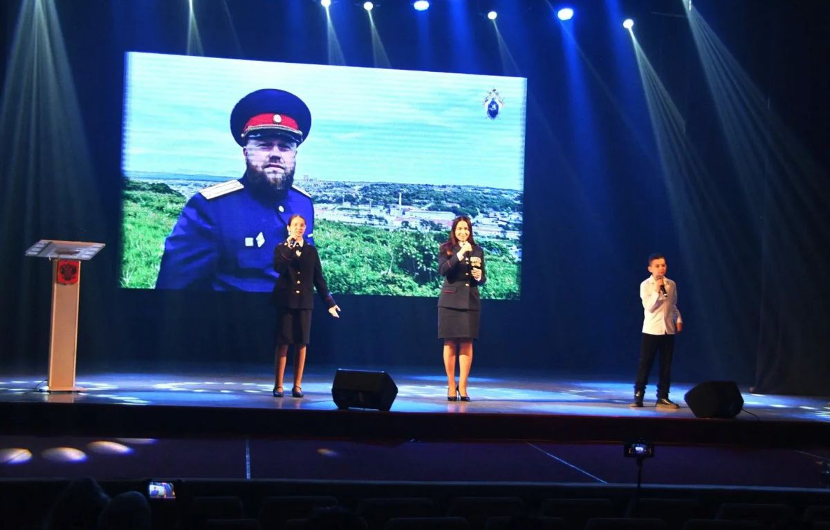 Представители следственного управления Следственного комитета России по Сахалинской области стали победителями второго этапа Международного конкурса художественной самодеятельности СК России по Дальневосточному федеральному... Представители следственного управления Следственного комитета России по Сахалинской области стали победителями второго этапа Международного конкурса художественной самодеятельности СК России по Дальневосточному федеральному...