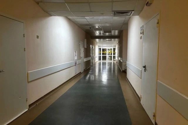 В Сахалинской больнице скончался рабочий во время сопровождения больных
