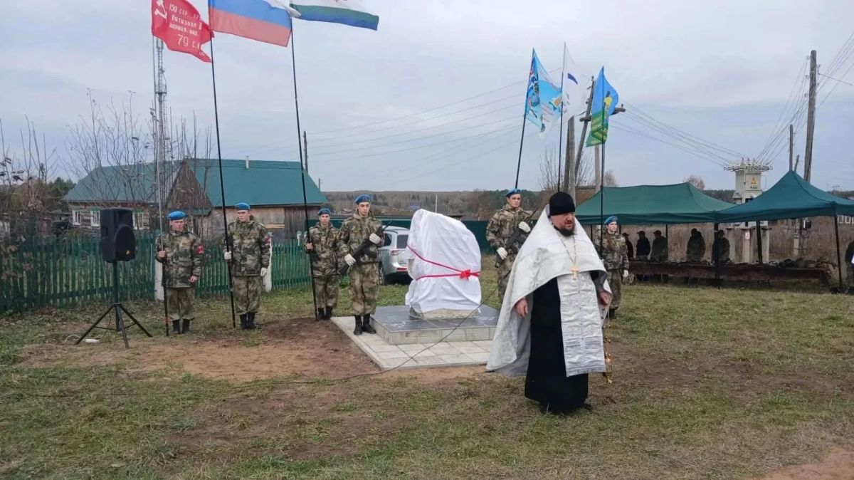 Памятник Герою России Валерию Асапову открыли на его малой Родине Памятник Герою России Валерию Асапову открыли на его малой Родине