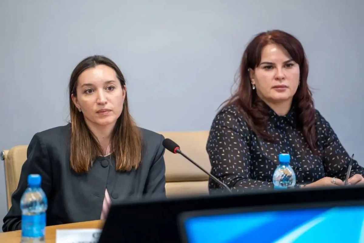 В Южно-Сахалинске наградили лучших управдомов – тех, кто по своей инициативе и по зову души помогает делать жизнь в городе ещё комфортнее В Южно-Сахалинске наградили лучших управдомов – тех, кто по своей инициативе и по зову души помогает делать жизнь в городе ещё комфортнее