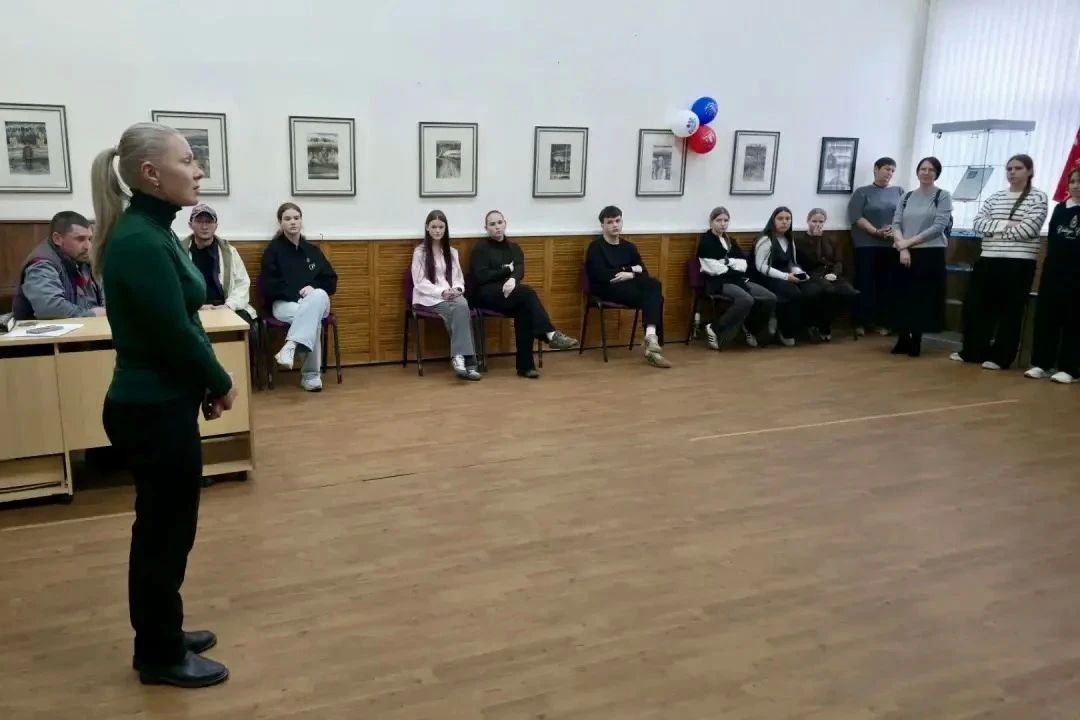 С «Братьями Чеховыми» познакомились жители пгт Ноглики! С «Братьями Чеховыми» познакомились жители пгт Ноглики!