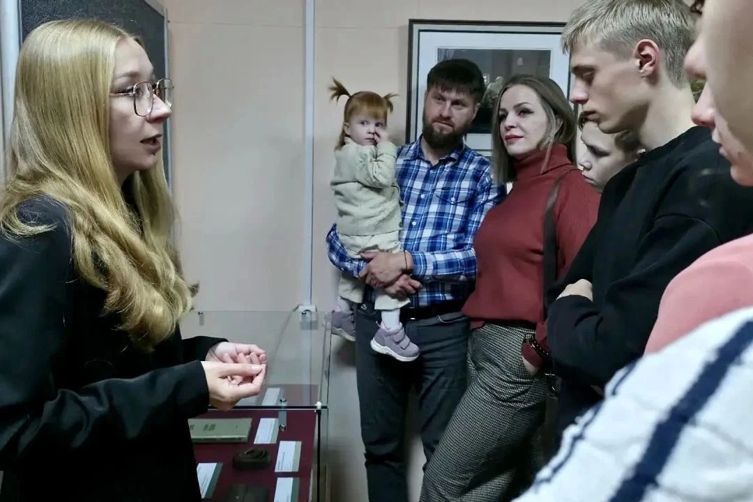 С «Братьями Чеховыми» познакомились жители пгт Ноглики! С «Братьями Чеховыми» познакомились жители пгт Ноглики!