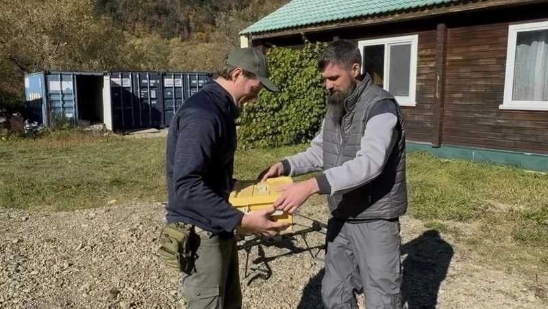 На Сахалине впервые в России доставили икру на рыбоводный завод с помощью дрона На Сахалине впервые в России доставили икру на рыбоводный завод с помощью дрона