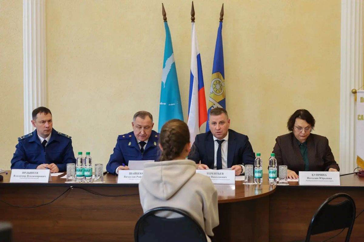На приеме граждан, проведенном Главным федеральным инспектором по Сахалинской области с участием прокурора области, приняты решения, направленные на восстановление прав детей-сирот и участника СВО На приеме граждан, проведенном Главным федеральным инспектором по Сахалинской области с участием прокурора области, приняты решения, направленные на восстановление прав детей-сирот и участника СВО